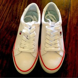 Tommy Hilfiger NEW size 6 (womens) white lace-up shoes